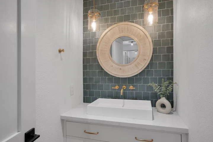 Powder room