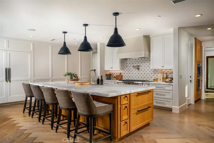 Kitchen with seated bar