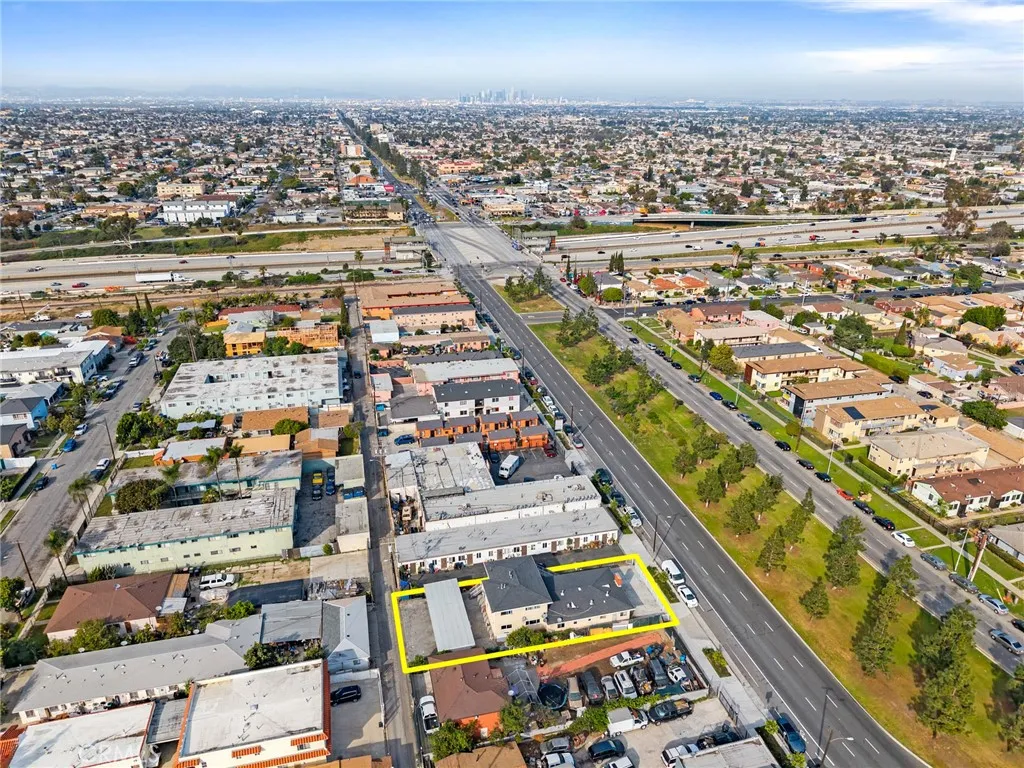 11825 S Vermont Ave, Los Angeles, California 90044 home-pic-22