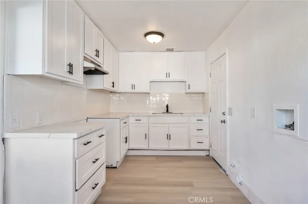 11825 S Vermont Ave, Los Angeles, California 90044 home-pic-8