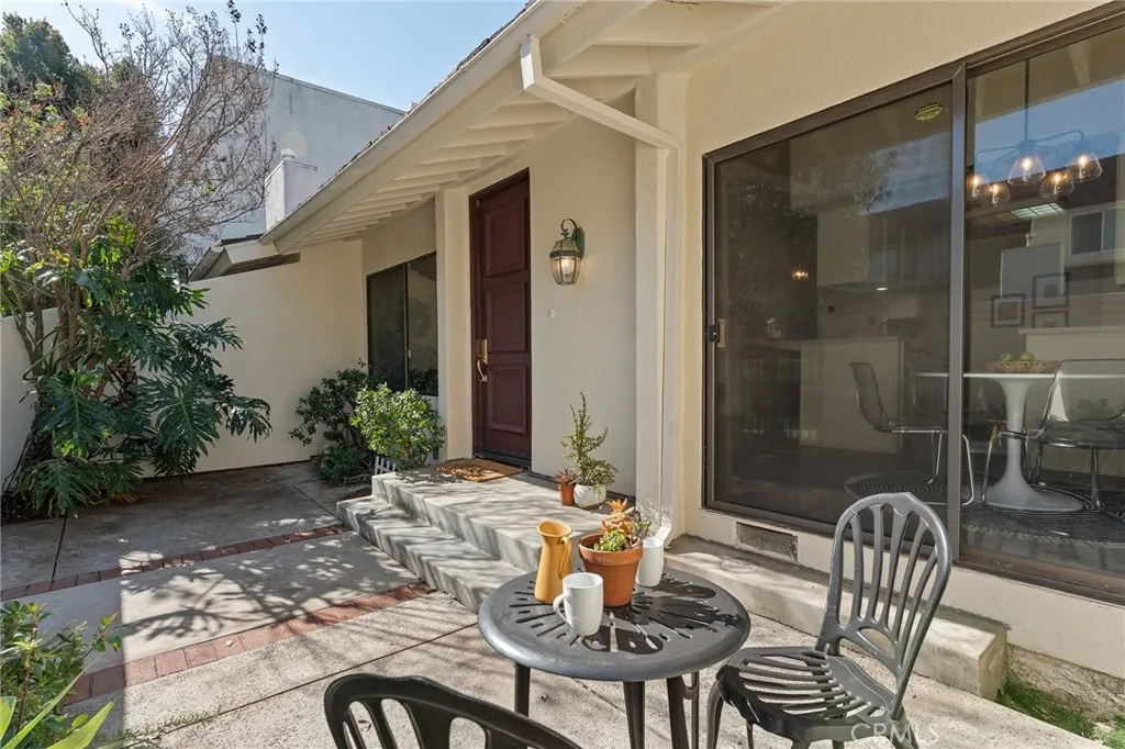 6227 1/2 Randi, Woodland Hills, California 91367 home-pic-27