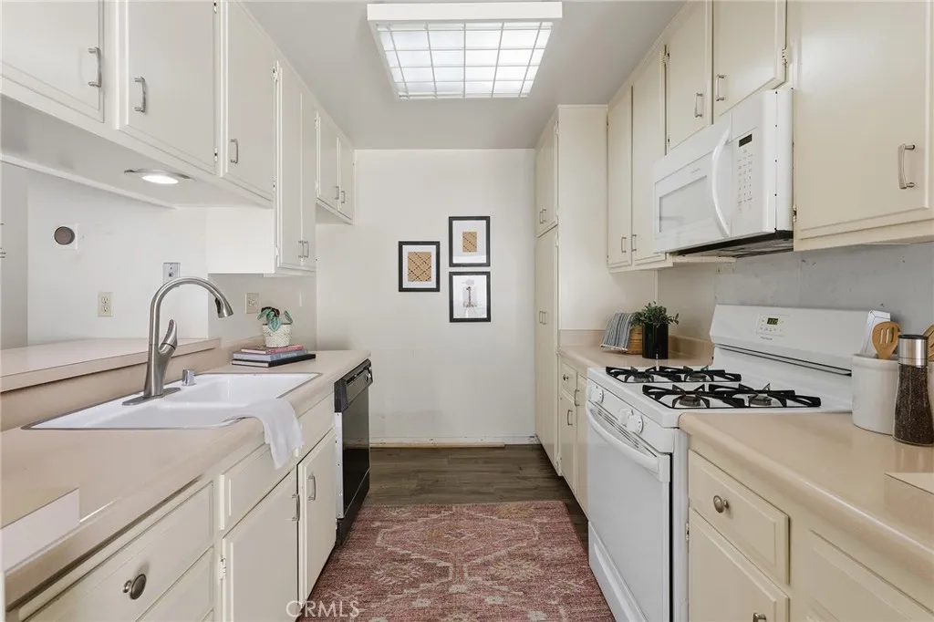 6227 1/2 Randi, Woodland Hills, California 91367 home-pic-10