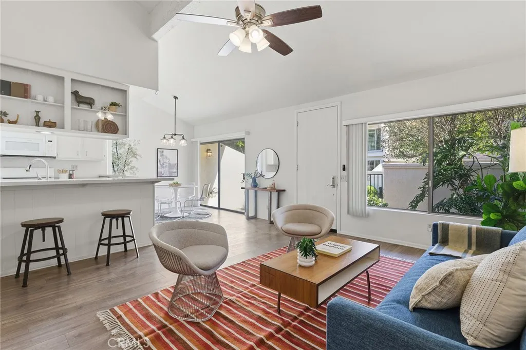 6227 1/2 Randi, Woodland Hills, California 91367 home-pic-3