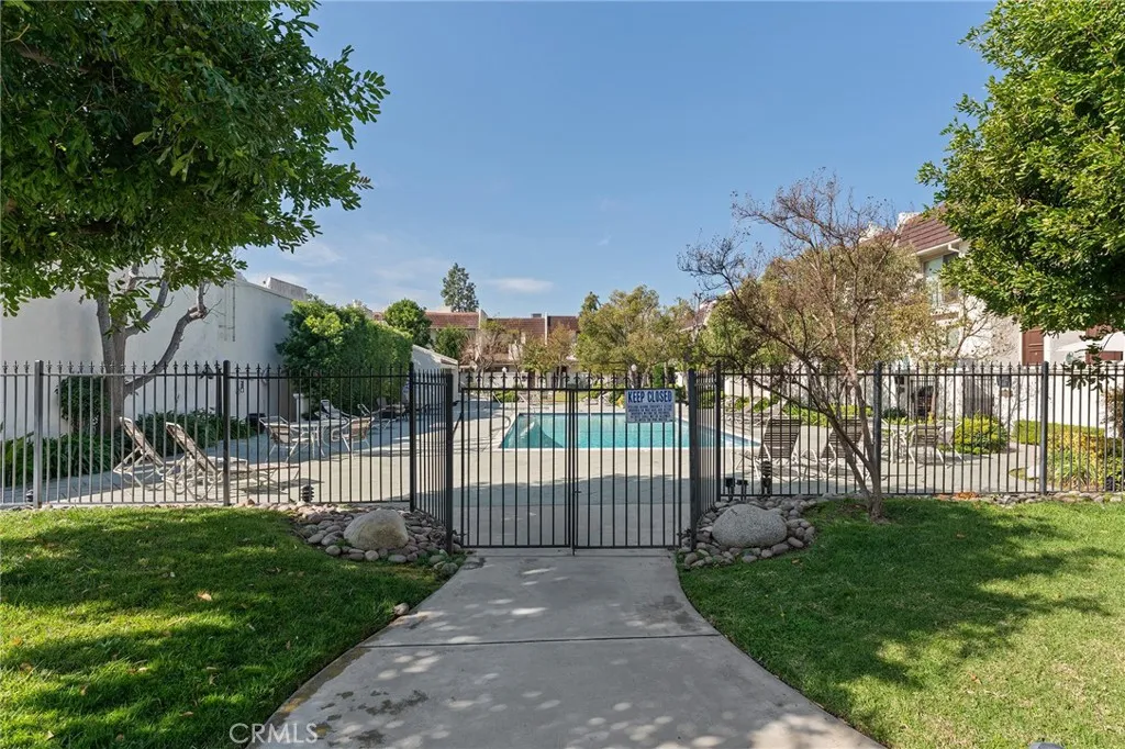 6227 1/2 Randi, Woodland Hills, California 91367 home-pic-32