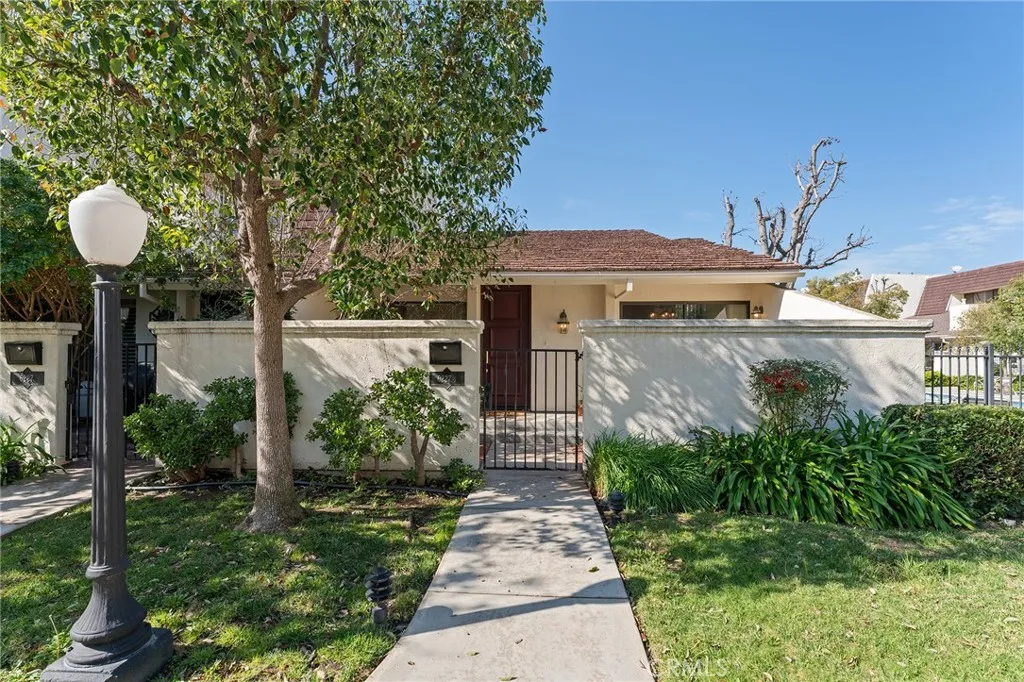 6227 1/2 Randi, Woodland Hills, California 91367 home-pic-23