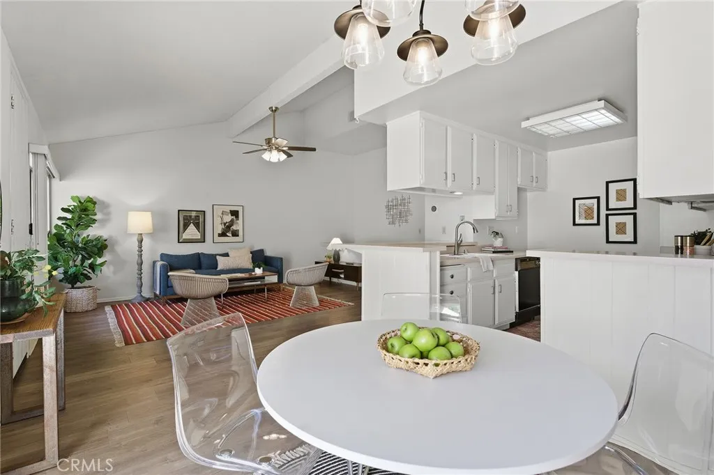 6227 1/2 Randi, Woodland Hills, California 91367 home-pic-8