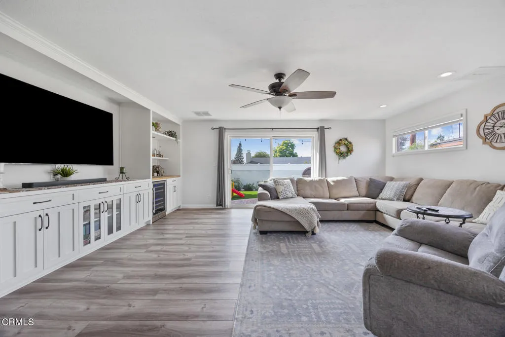 1457 S Burnaby Drive, Glendora, California 91740 home-pic-10