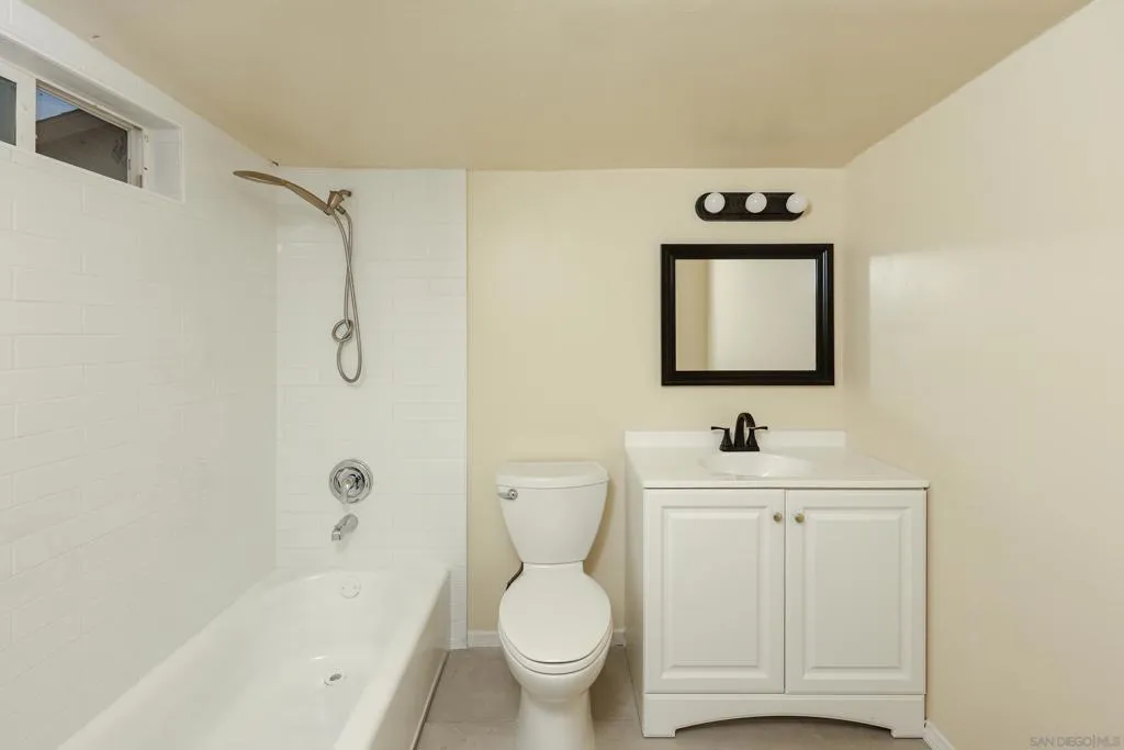 10866 Sandy Hook Rd, San Diego, California 92126 home-pic-8
