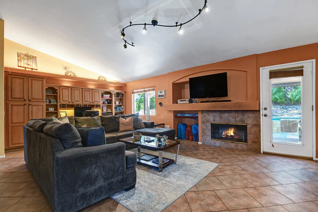 45210 Desert Hills Court, La Quinta, California 92253 home-pic-11
