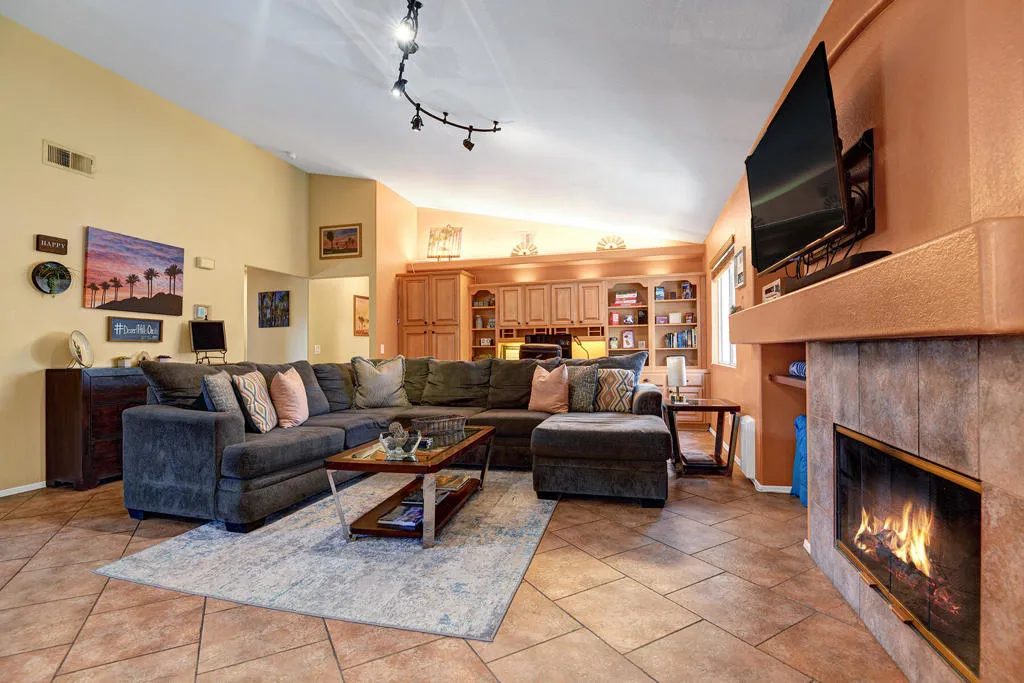 45210 Desert Hills Court, La Quinta, California 92253 home-pic-10