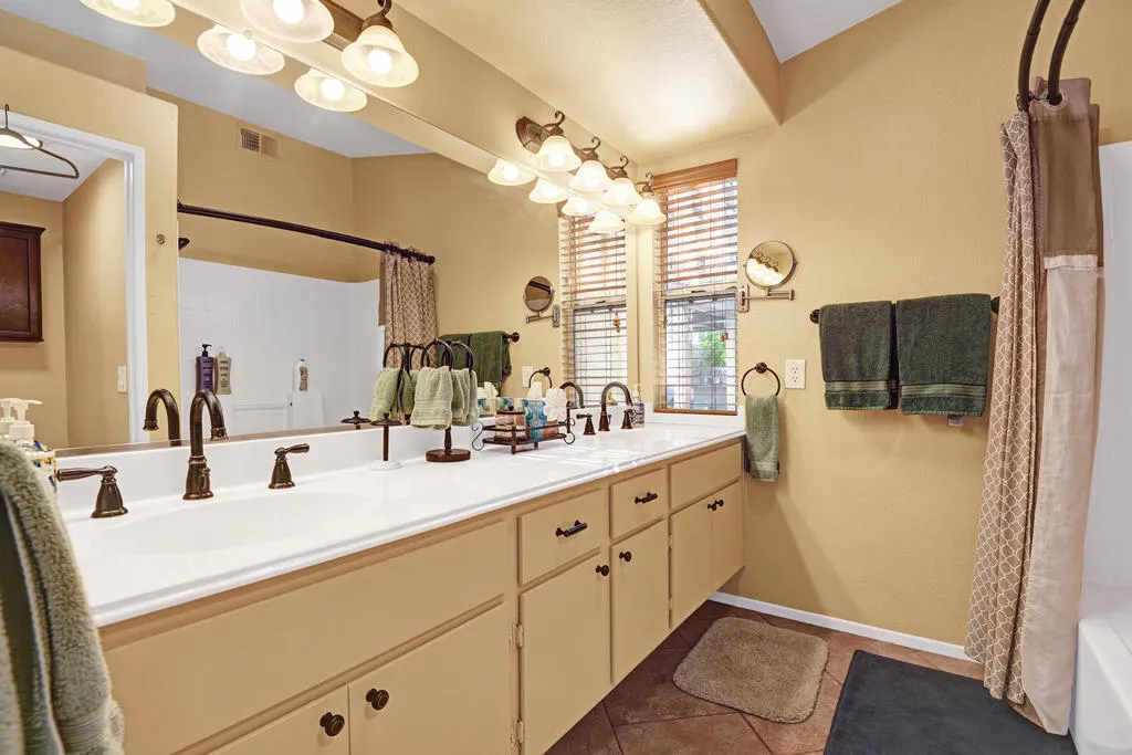 45210 Desert Hills Court, La Quinta, California 92253 home-pic-16