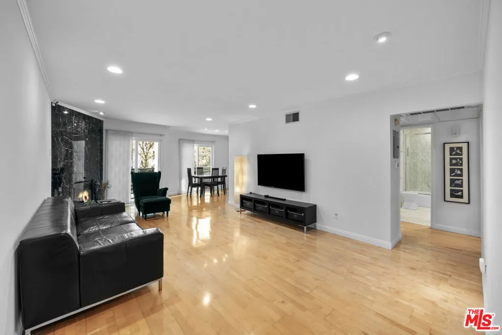1515 S Beverly Drive 202, Los Angeles, California 90035 home-pic-1