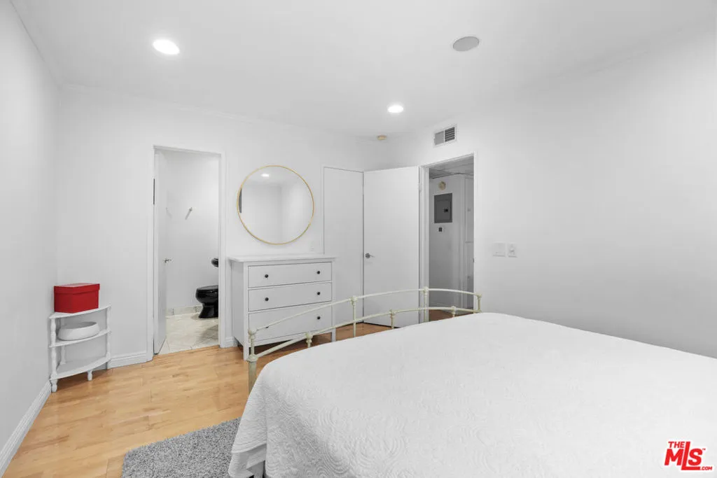 1515 S Beverly Drive 202, Los Angeles, California 90035 home-pic-12