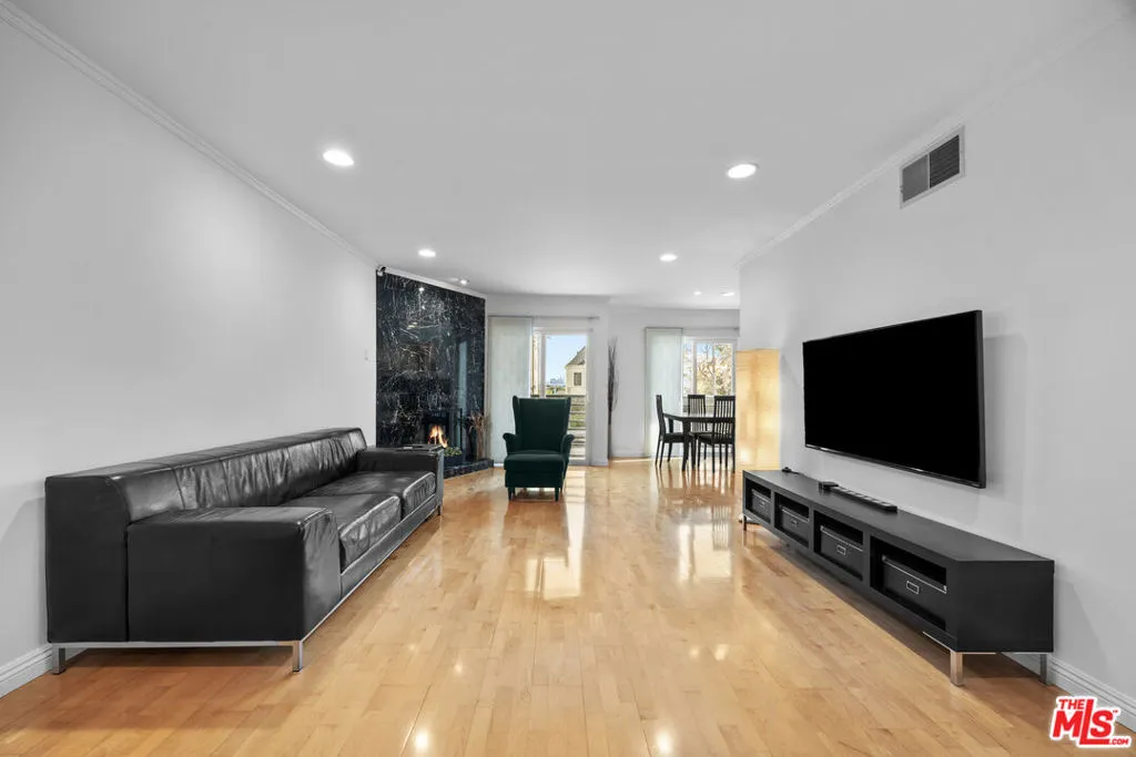 1515 S Beverly Drive 202, Los Angeles, California 90035 home-pic-2