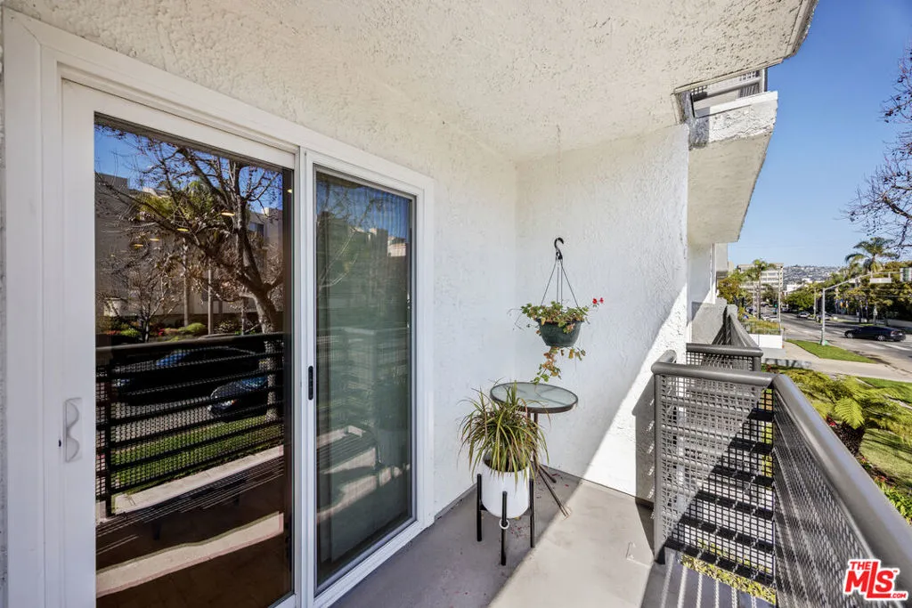 1515 S Beverly Drive 202, Los Angeles, California 90035 home-pic-20