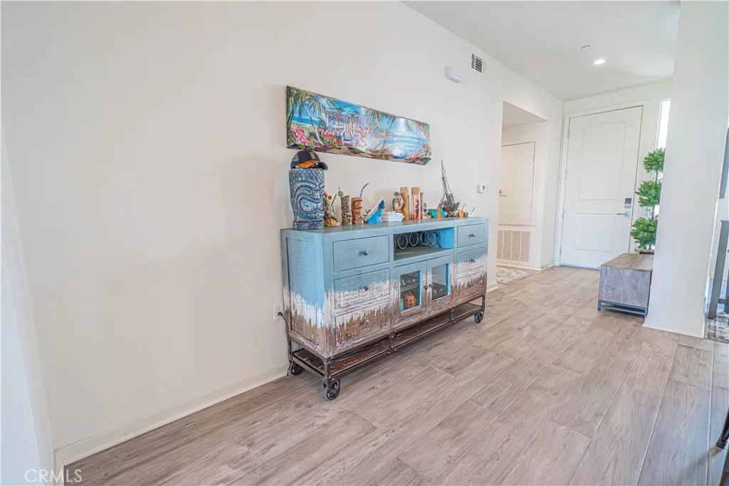 4060 Tradewinds Drive, Oxnard, California 93035 home-pic-3