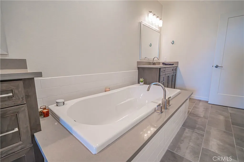 4060 Tradewinds Drive, Oxnard, California 93035 home-pic-25
