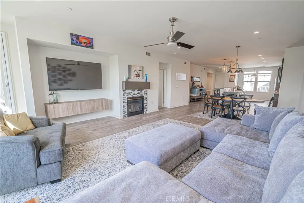 4060 Tradewinds Drive, Oxnard, California 93035 home-pic-19