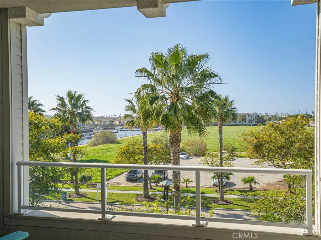 4060 Tradewinds Drive, Oxnard, California 93035 home-pic-37