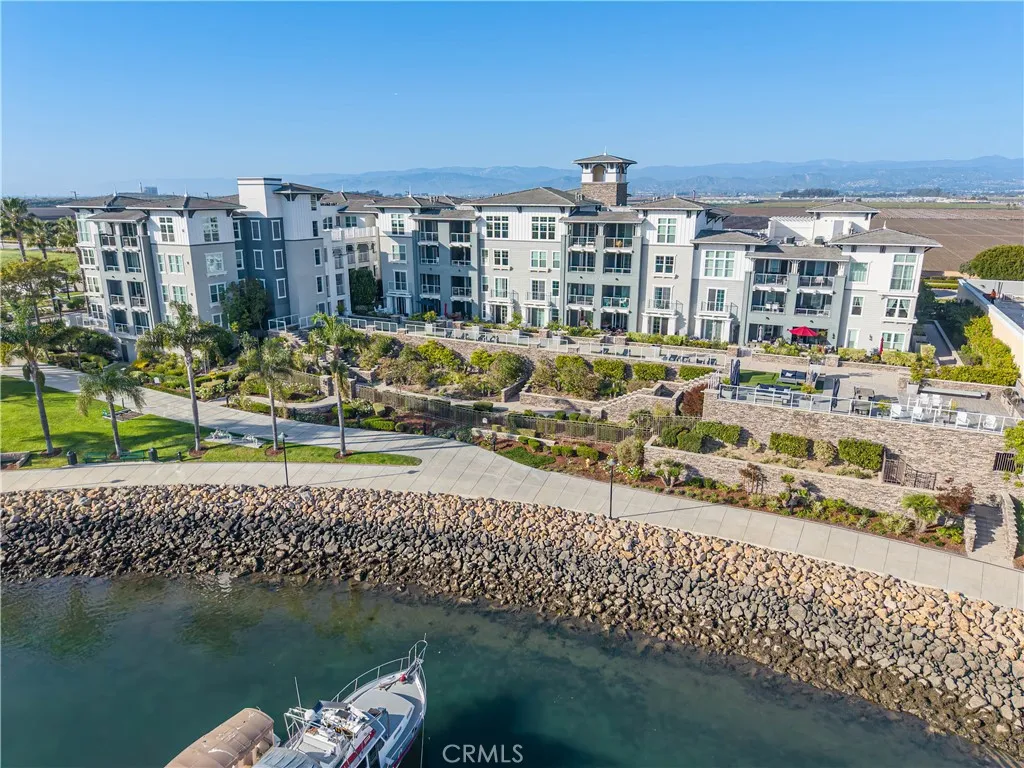 4060 Tradewinds Drive, Oxnard, California 93035 home-pic-64