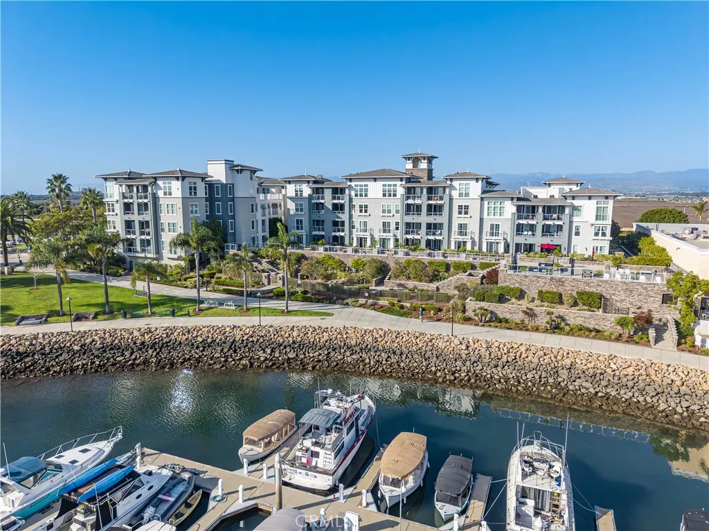 4060 Tradewinds Drive, Oxnard, California 93035 home-pic-1