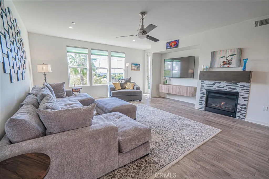 4060 Tradewinds Drive, Oxnard, California 93035 home-pic-20