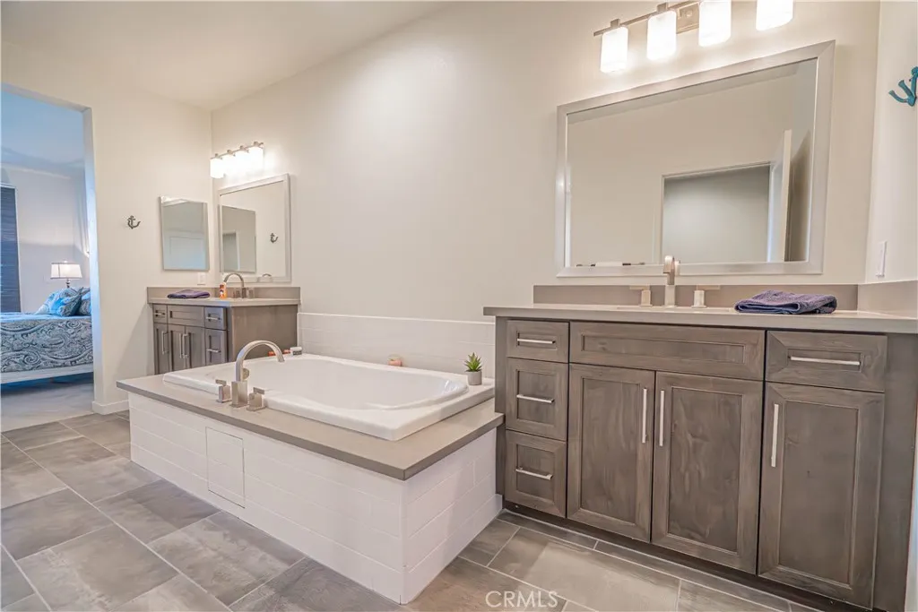 4060 Tradewinds Drive, Oxnard, California 93035 home-pic-27