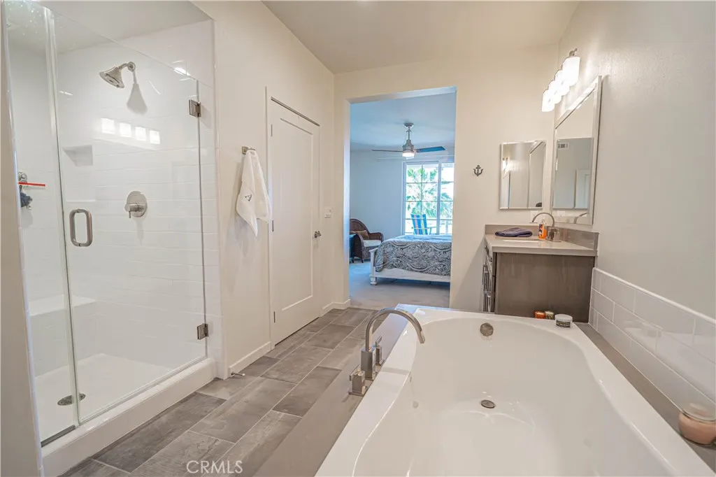 4060 Tradewinds Drive, Oxnard, California 93035 home-pic-28