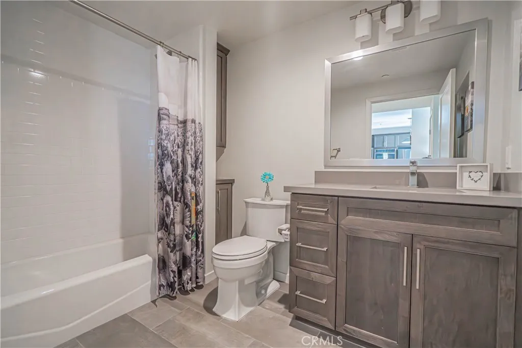 4060 Tradewinds Drive, Oxnard, California 93035 home-pic-33