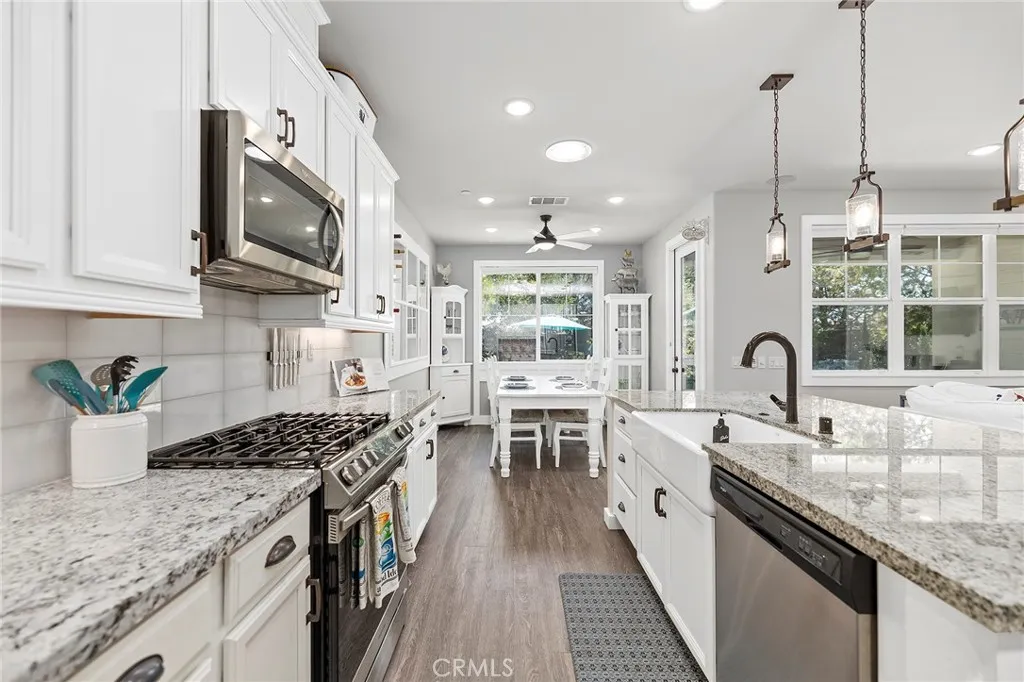 30210 Old Corral Circle, Menifee, California 92584 home-pic-16