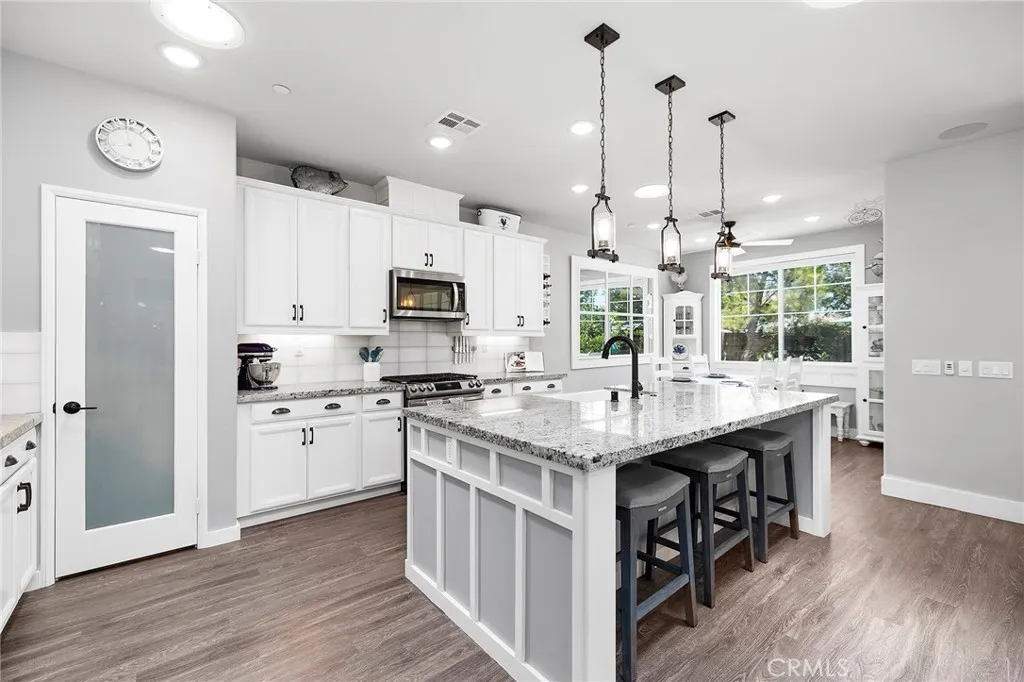 30210 Old Corral Circle, Menifee, California 92584 home-pic-15
