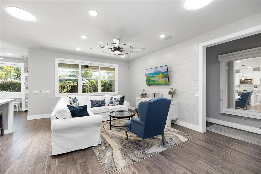 30210 Old Corral Circle, Menifee, California 92584 home-pic-13