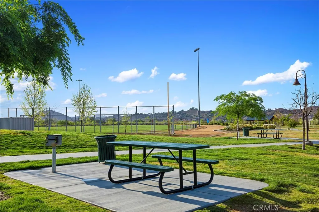 30210 Old Corral Circle, Menifee, California 92584 home-pic-67