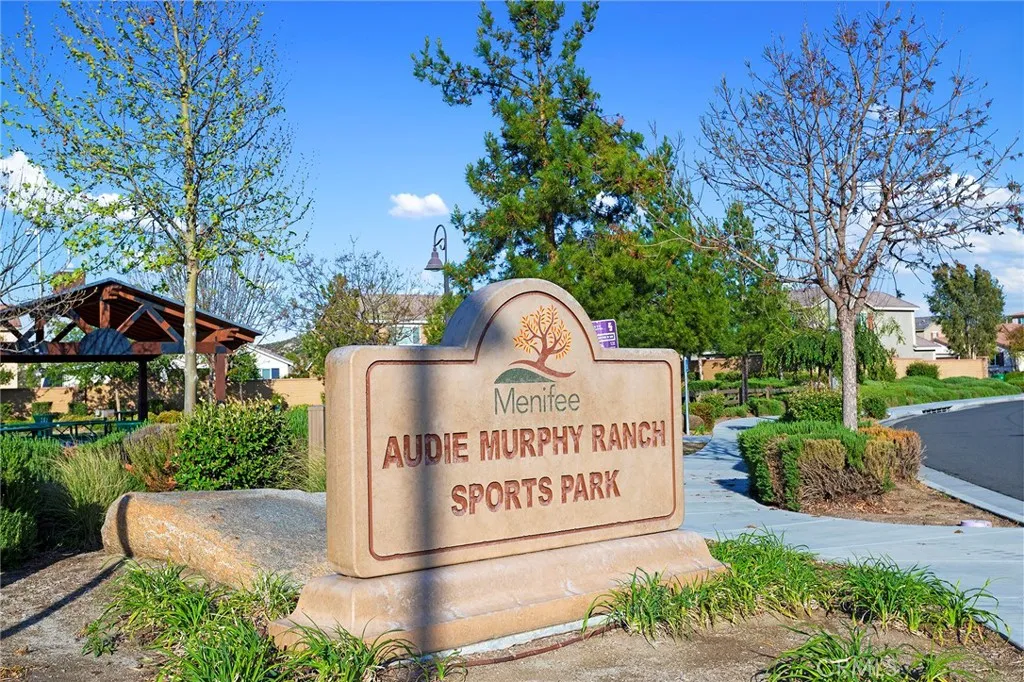 30210 Old Corral Circle, Menifee, California 92584 home-pic-65