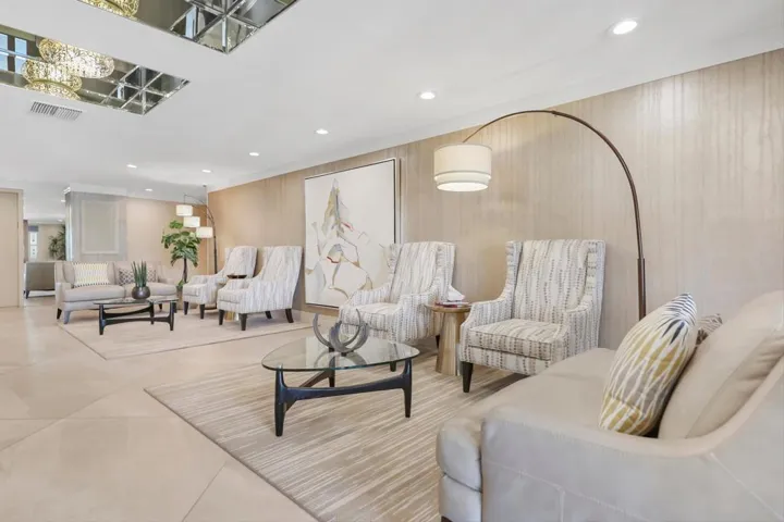 38-Lobby 2 910