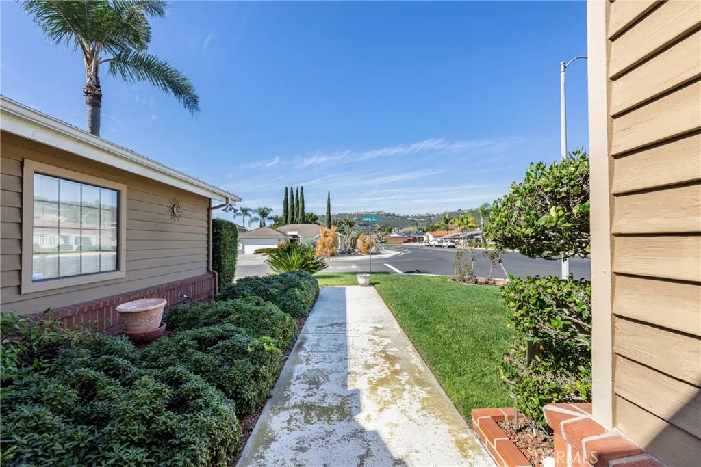 1894 Sunbury, Escondido, California 92026 home-pic-4