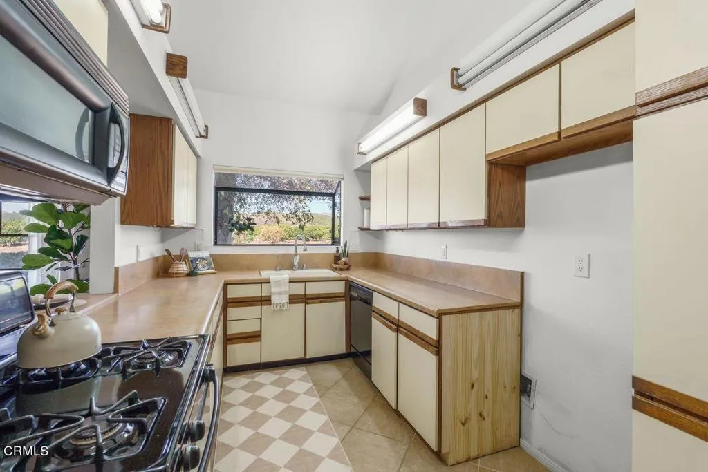9540 Telegraph Road 16, Ventura, California 93004 home-pic-39