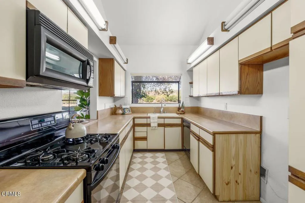 9540 Telegraph Road 16, Ventura, California 93004 home-pic-6