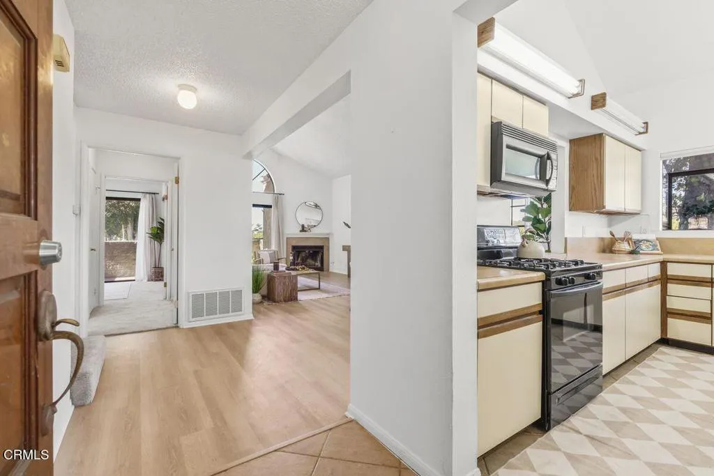 9540 Telegraph Road 16, Ventura, California 93004 home-pic-27