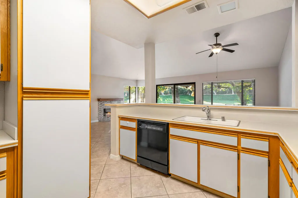 41721 Woodhaven Drive W, Palm Desert, California 92211 home-pic-8