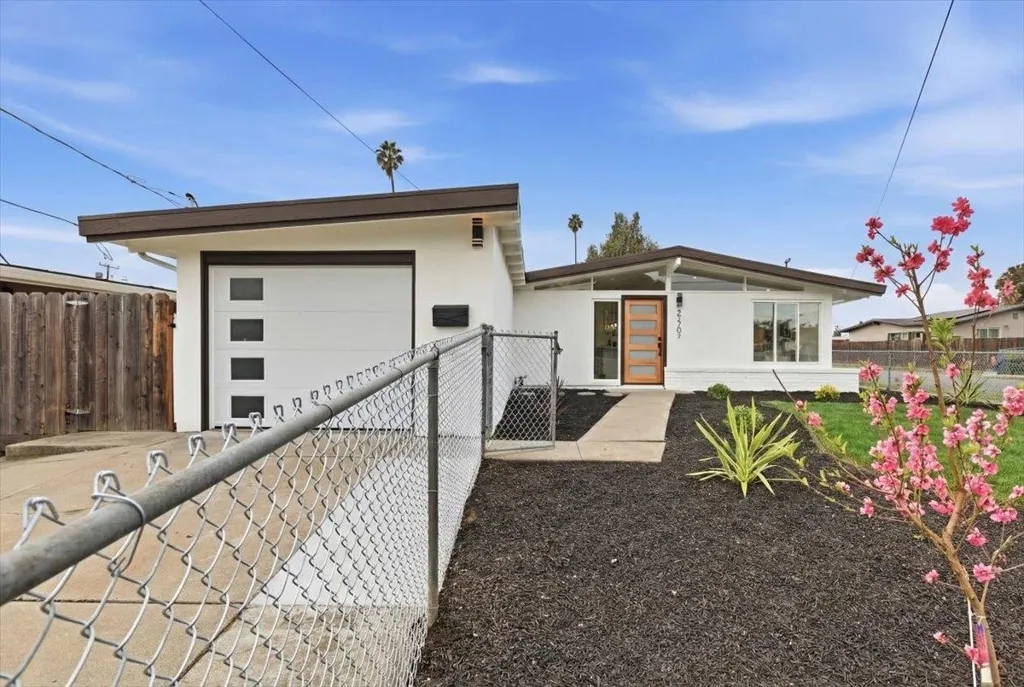 27707 27707 La Porte Ave, Hayward, California 94545 home-pic-3