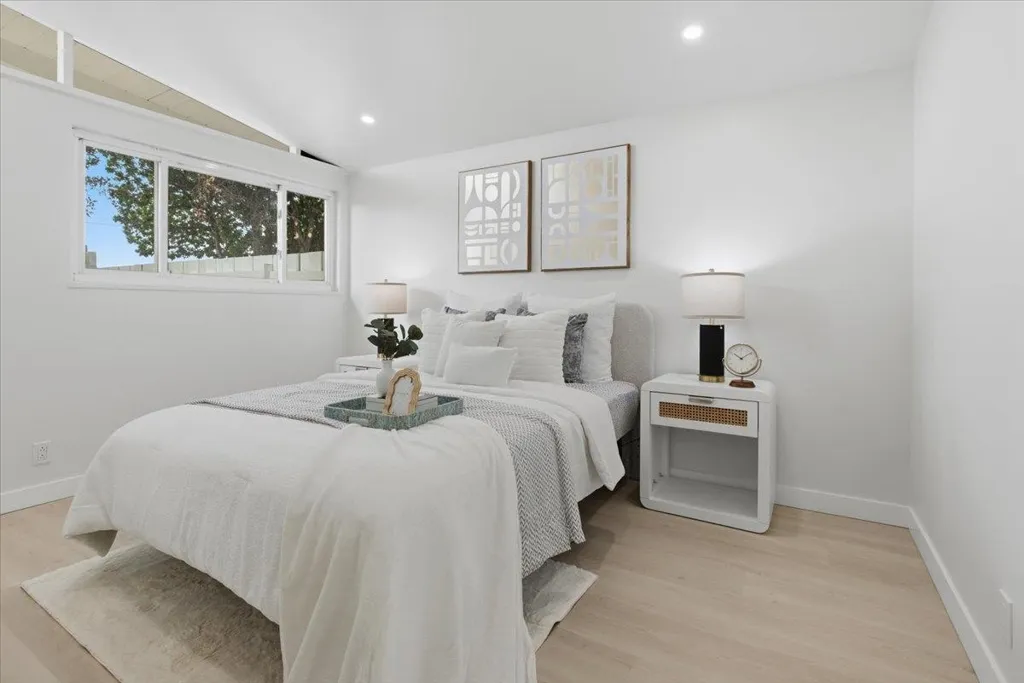 27707 27707 La Porte Ave, Hayward, California 94545 home-pic-27