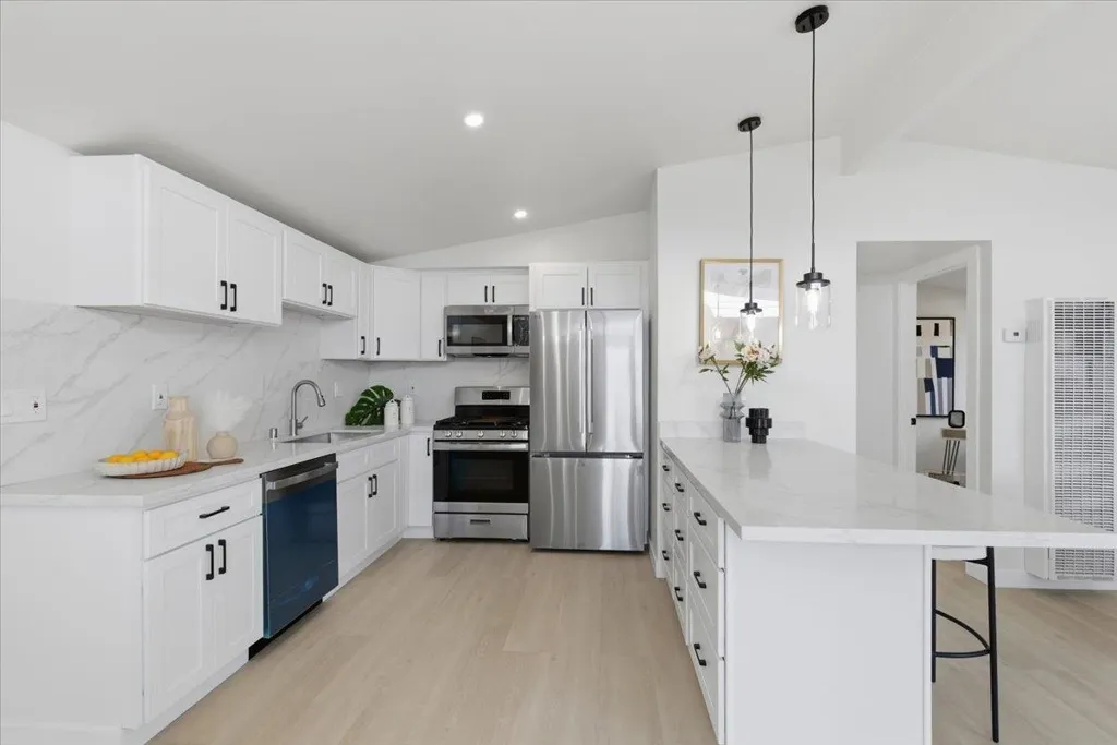 27707 27707 La Porte Ave, Hayward, California 94545 home-pic-19