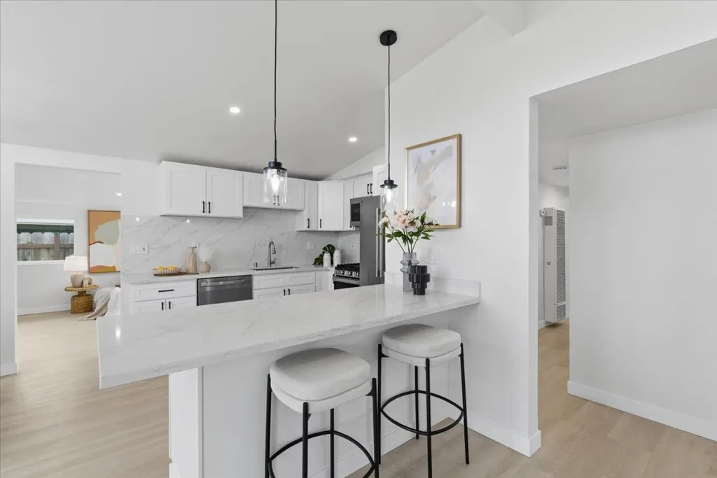 27707 27707 La Porte Ave, Hayward, California 94545 home-pic-20