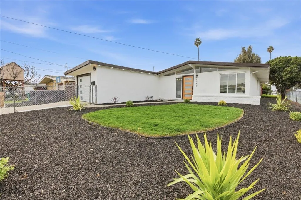 27707 27707 La Porte Ave, Hayward, California 94545 home-pic-6