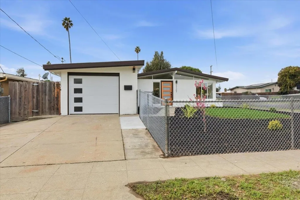 27707 27707 La Porte Ave, Hayward, California 94545 home-pic-4