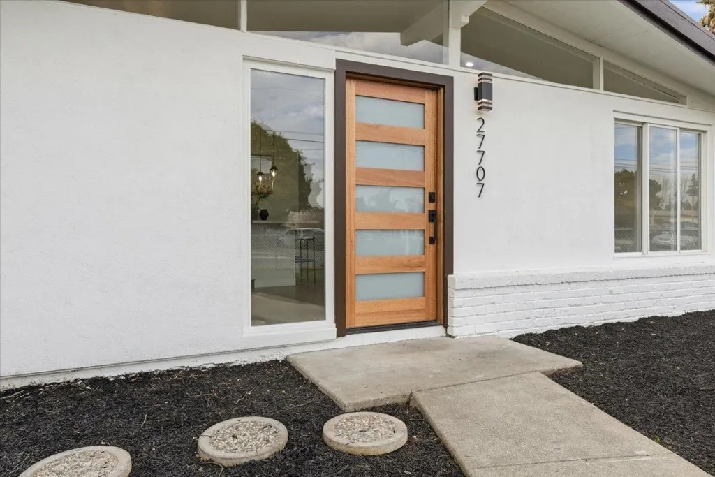 27707 27707 La Porte Ave, Hayward, California 94545 home-pic-10
