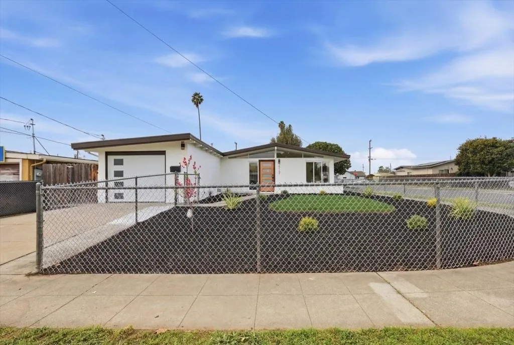 27707 27707 La Porte Ave, Hayward, California 94545 home-pic-8