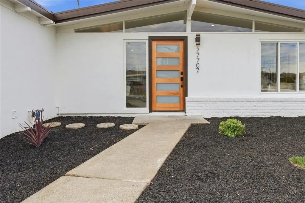 27707 27707 La Porte Ave, Hayward, California 94545 home-pic-9