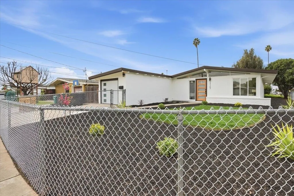 27707 27707 La Porte Ave, Hayward, California 94545 home-pic-7